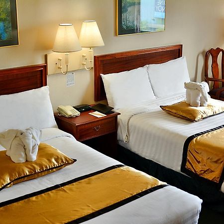 เดย์ โฮเต็ล บาย วินด์แฮม บาตังกัส Hotel Batangas ภายนอก รูปภาพ