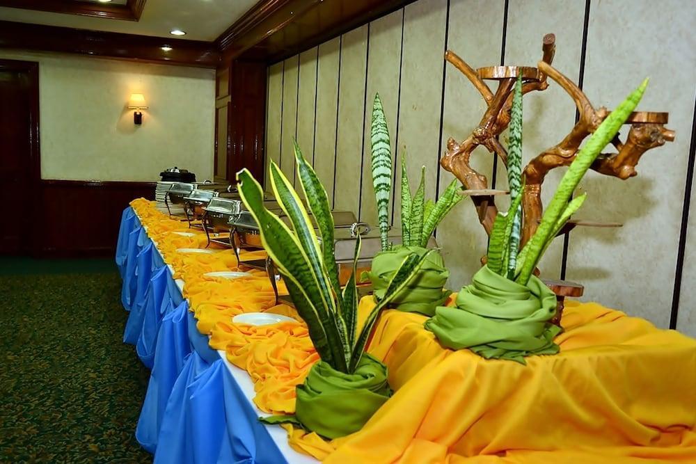 เดย์ โฮเต็ล บาย วินด์แฮม บาตังกัส Hotel Batangas ภายนอก รูปภาพ