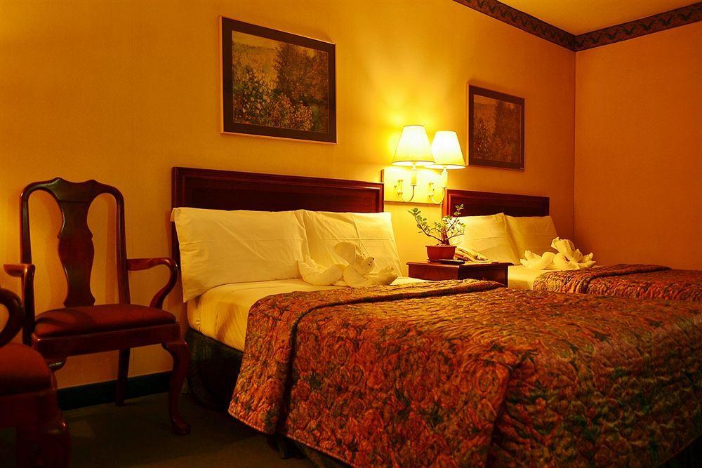 เดย์ โฮเต็ล บาย วินด์แฮม บาตังกัส Hotel Batangas ภายนอก รูปภาพ