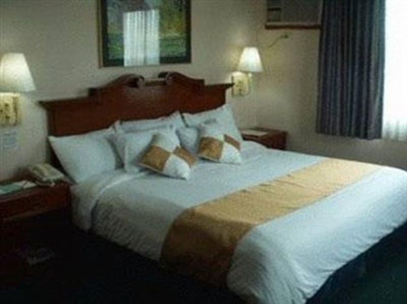 เดย์ โฮเต็ล บาย วินด์แฮม บาตังกัส Hotel Batangas ภายนอก รูปภาพ