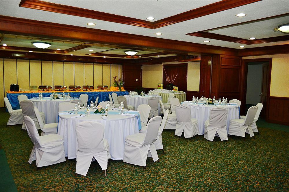 เดย์ โฮเต็ล บาย วินด์แฮม บาตังกัส Hotel Batangas ภายนอก รูปภาพ