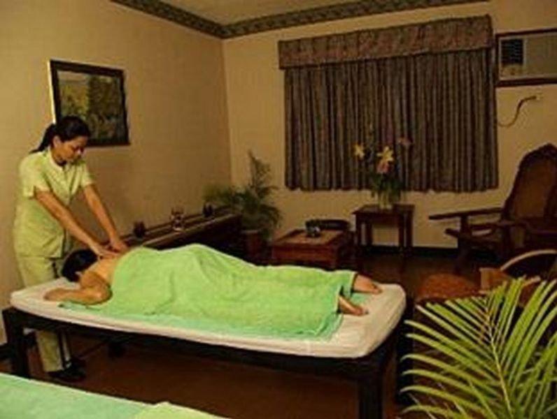 เดย์ โฮเต็ล บาย วินด์แฮม บาตังกัส Hotel Batangas ภายนอก รูปภาพ