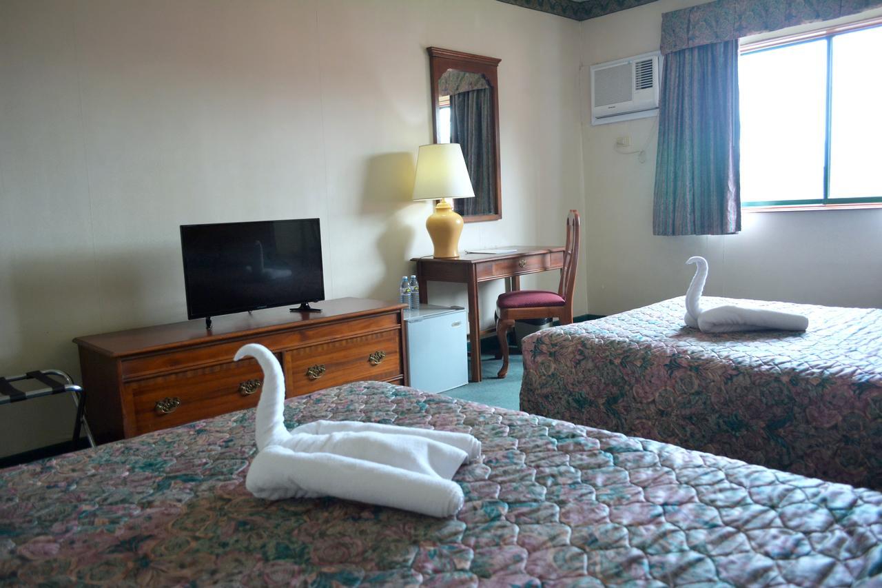 เดย์ โฮเต็ล บาย วินด์แฮม บาตังกัส Hotel Batangas ภายนอก รูปภาพ