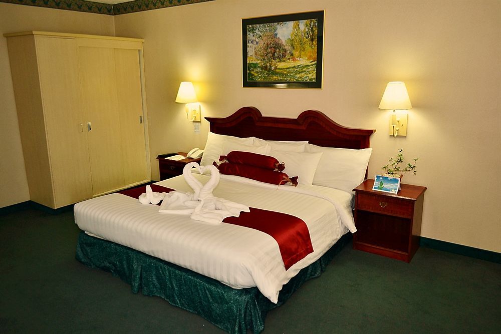 เดย์ โฮเต็ล บาย วินด์แฮม บาตังกัส Hotel Batangas ภายนอก รูปภาพ