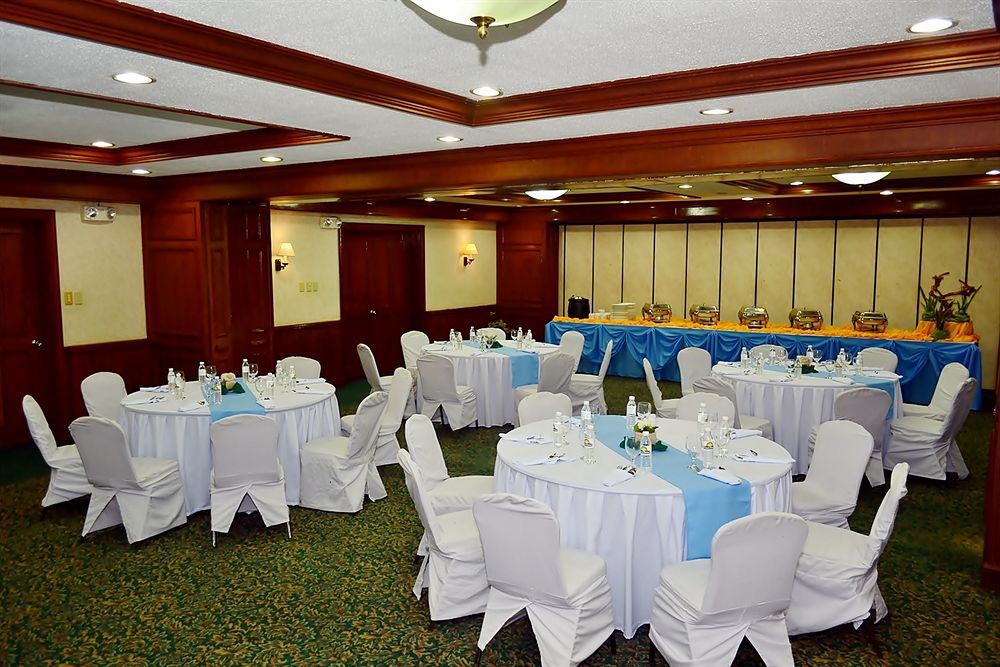 เดย์ โฮเต็ล บาย วินด์แฮม บาตังกัส Hotel Batangas ภายนอก รูปภาพ